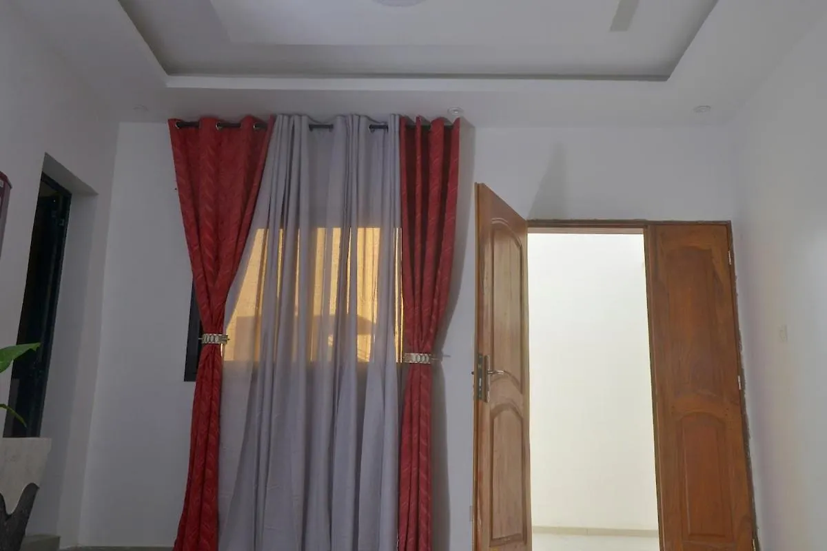 Modern 2-Bedroom Flat In Central Ouakam, דקר דירה