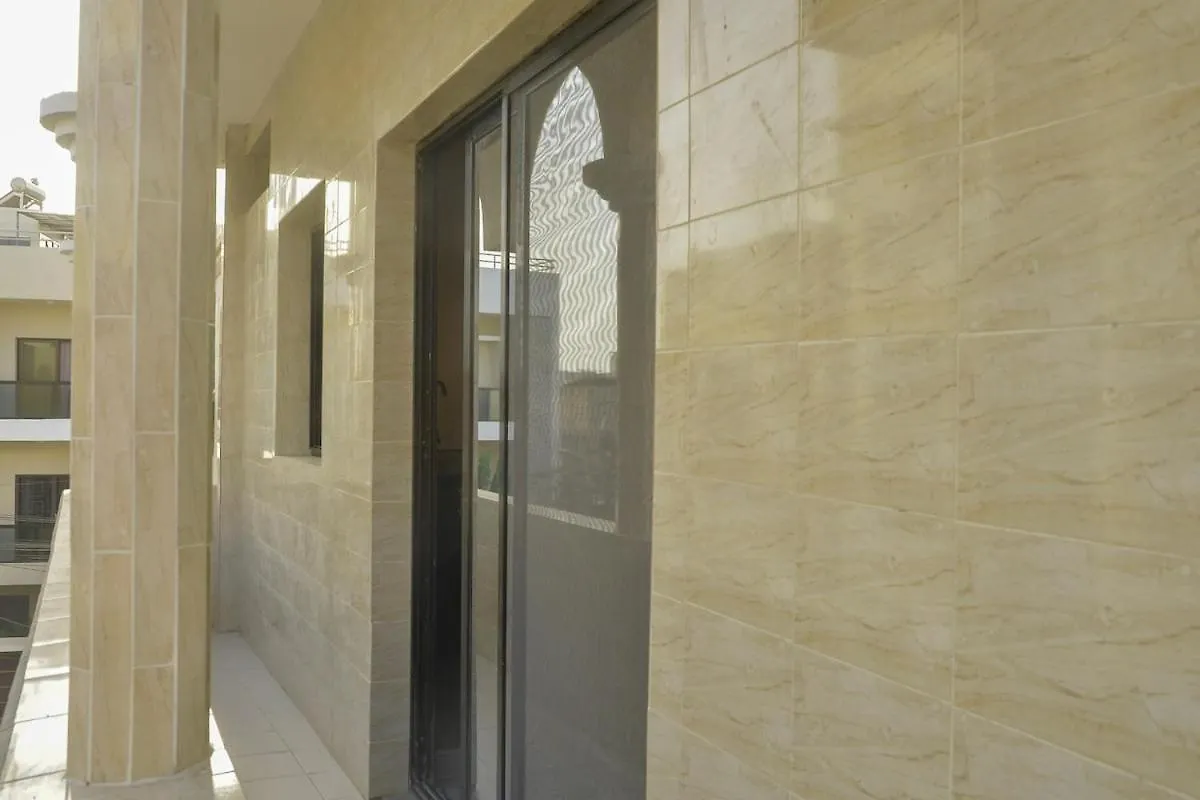 Modern 2-Bedroom Flat In Central Ouakam, דקר