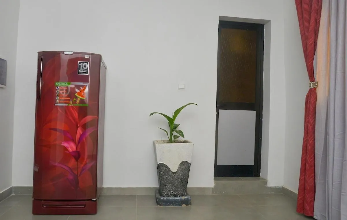 Modern 2-Bedroom Flat In Central Ouakam, דקר